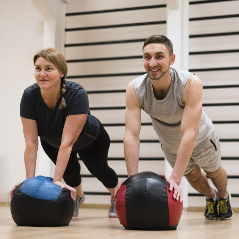 portrait-d-homme-et-femme-travaillant